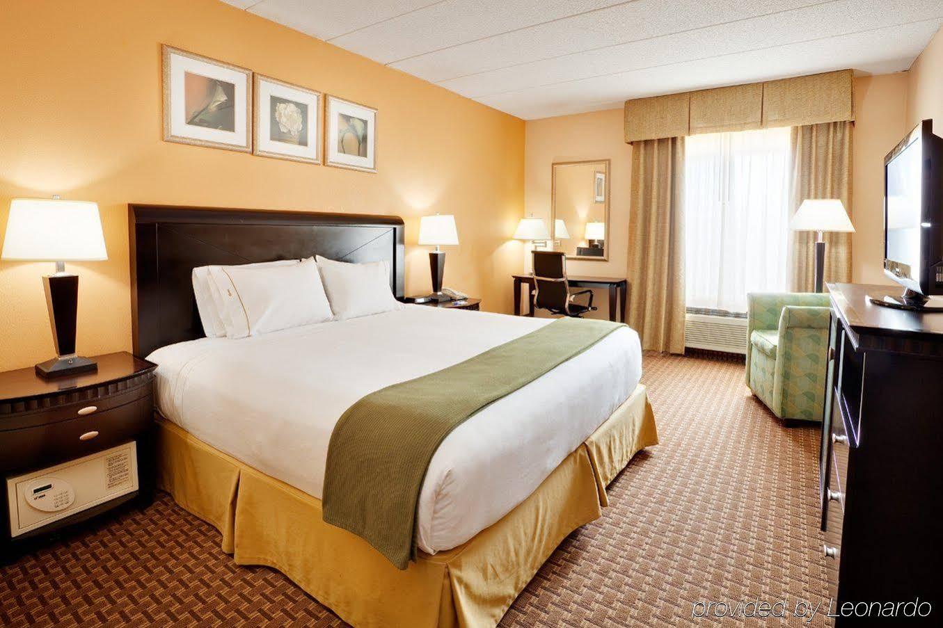 Baymont By Wyndham East Windsor Bradley Airport Hotel Exterior photo