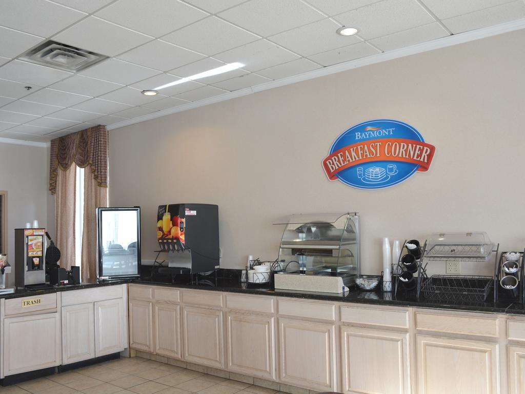 Baymont By Wyndham East Windsor Bradley Airport Hotel Exterior photo