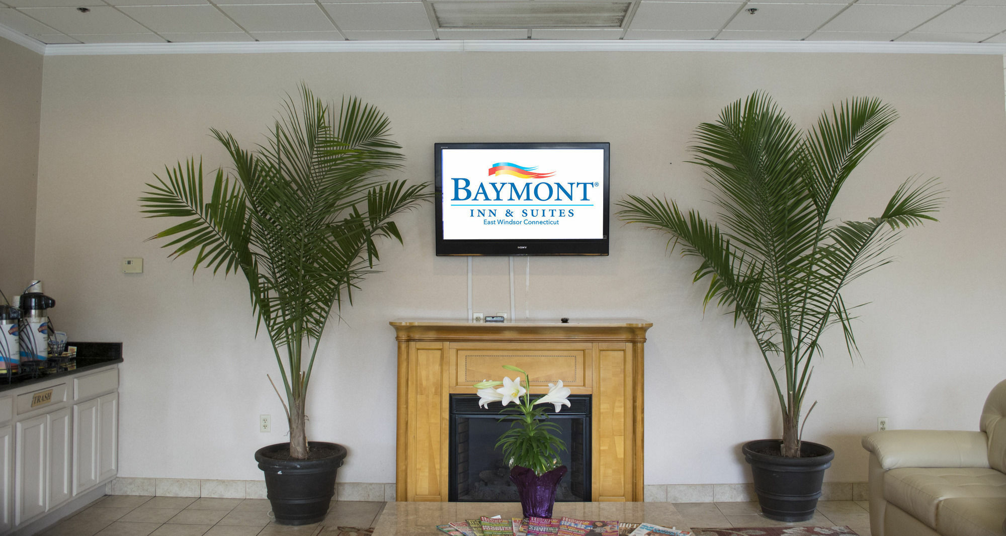 Baymont By Wyndham East Windsor Bradley Airport Hotel Exterior photo